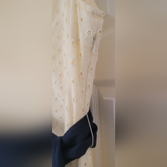 Tory Burch Elegant Cream Dress with Navy Blue Belt - Picture 6 of 10